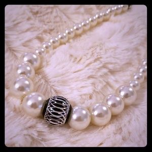 Beautiful Faux Pearl Accent Necklace.